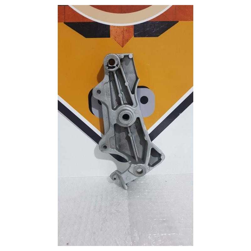Right Footrest Bracket Honda CB 600F - Hornet - PC 34 - 2001 