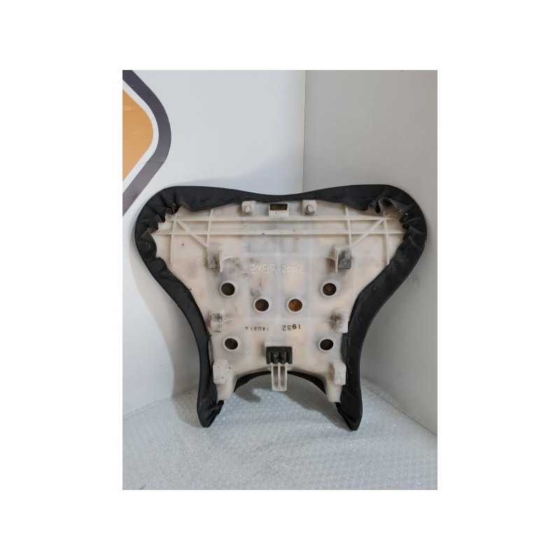Front Seat Kawasaki Ninja ZX9R - 2002 