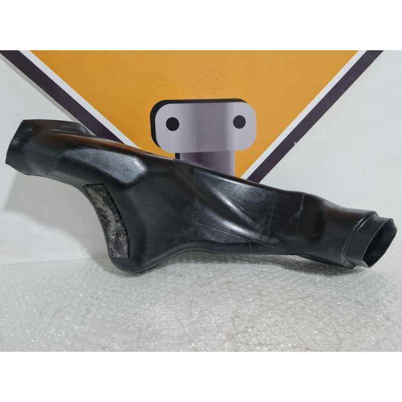 Right Air Intake Pipe Suzuki GSXR 1000 - K6 - 2006 