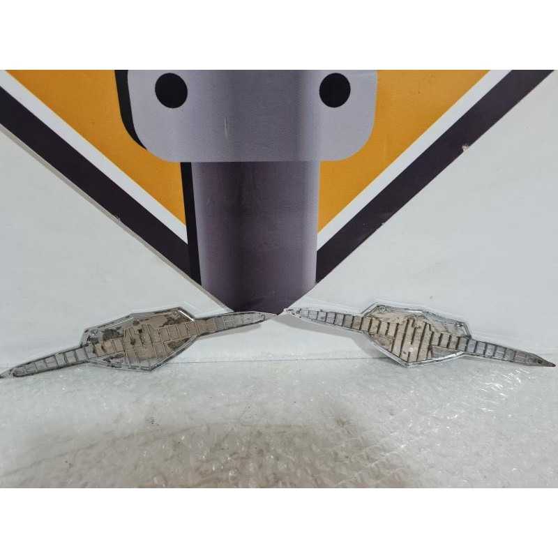 Fuel Tank Emblems Suzuki Boulevard VL 800 - C90 - 2005 