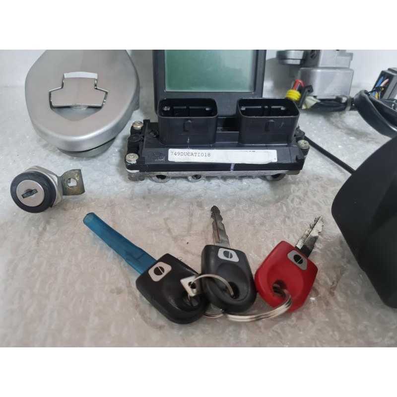 ECU & Keys & Ignition & Dashboard Ducati 749 S - 2004 