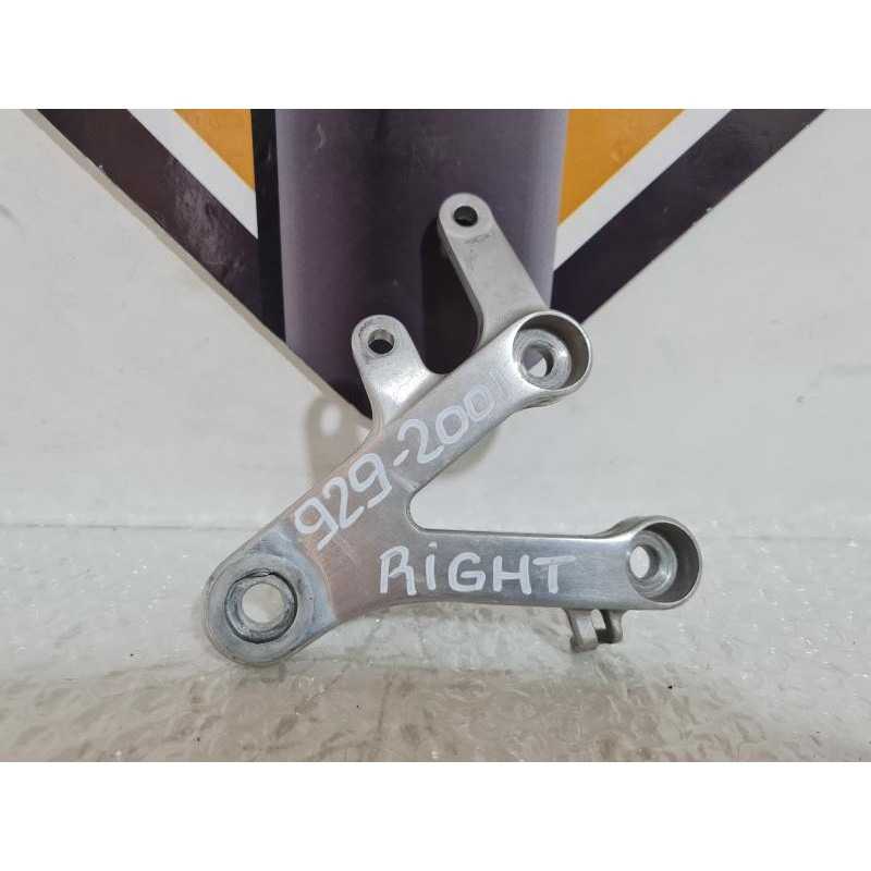 Front Right Footpeg Bracket Honda 929 - SC 44 - 2001 