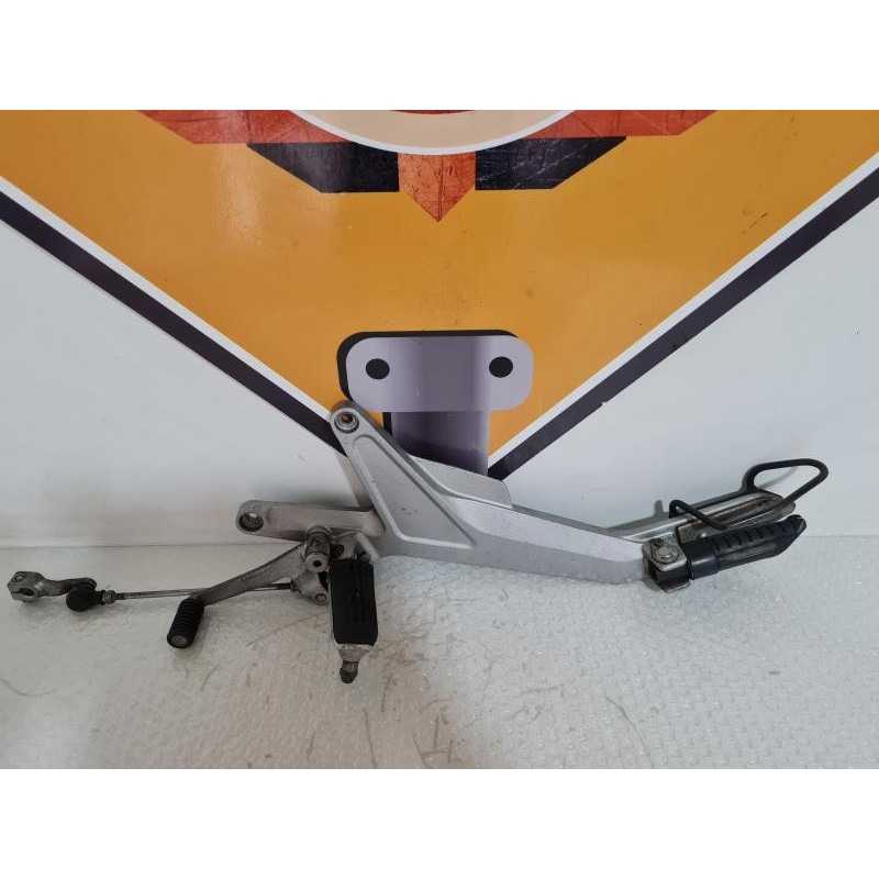 Left Footpegs & Bracket Honda CB 900 - Hornet - 2003 