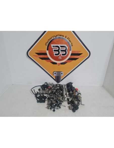 Lot Suruburi Motor & Carene & Accesorii Honda CBR 900 RR - SC 33 A - 1999 