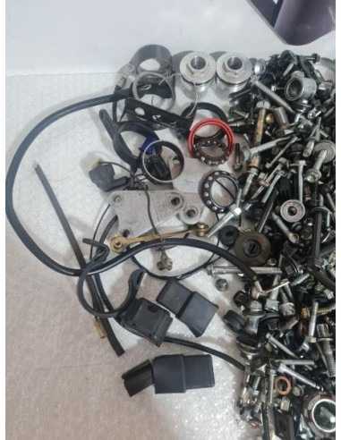 Screw Engine & Fairings & Accesories Honda CBR 900 RR - SC 33 A - 1999 