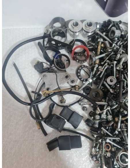 Lot Suruburi Motor & Carene & Accesorii Honda CBR 900 RR - SC 33 A - 1999 