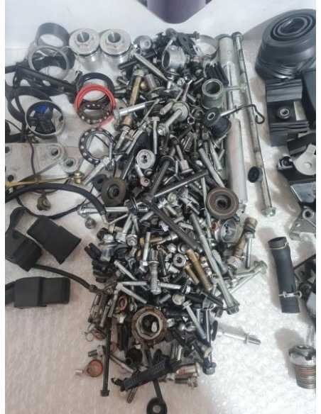 Screw Engine & Fairings & Accesories Honda CBR 900 RR - SC 33 A - 1999 