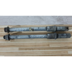Front Wheel Spindle Axle Kawasaki GPZ 500S - 1993 