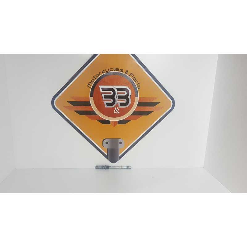 Front Wheel Spindle Axle Suzuki Gladius SFV 650 - 2011 