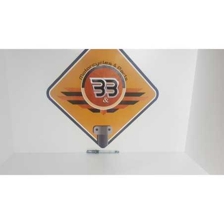 Front Wheel Spindle Axle Suzuki Gladius SFV 650 - 2011 