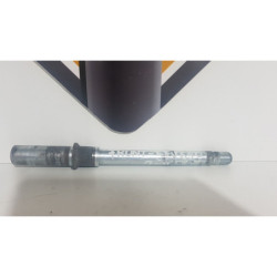 Front Wheel Spindle Axle Suzuki Gladius SFV 650 - 2011 2