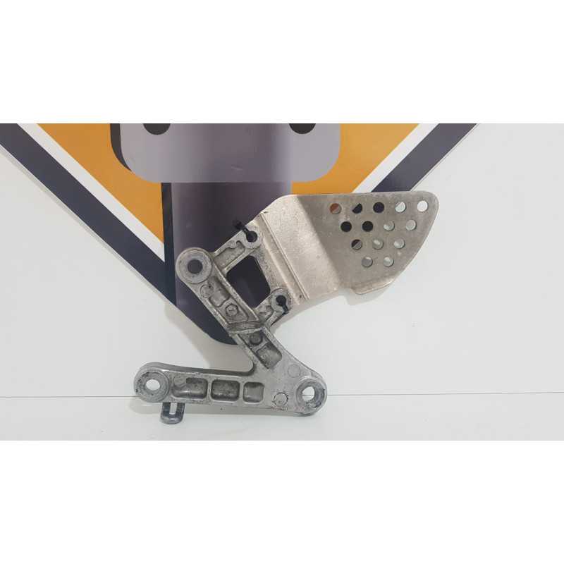 Holder Footrest Right Honda CBR 900 RR - SC 33 A - 1999 
